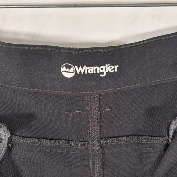 Wrangler Cargo Shorts Men's 48 Black Zip Pockets Button Zip Lightweight - Picture 5 of 10